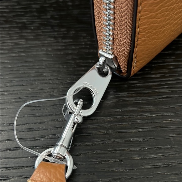 NWT Coach Tan Leather Wristlet Wallet - Picture 3 of 13
